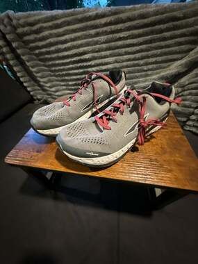Altra Paradigm 4.5 Women's Running Shoes Gray/Maroon